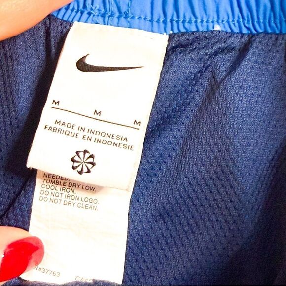 Nike NWOT! Men’s Blue Swim Trunks Recycled Fabric Size Medium - Picture 5 of 9